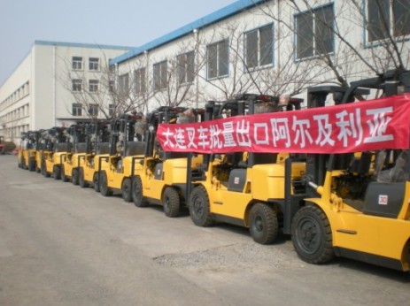 大連叉車大批量出口阿爾及利亞 創歷史新高
